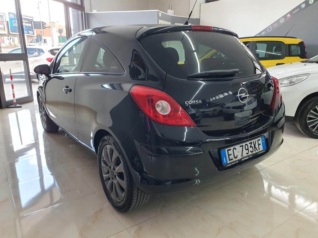 Opel Corsa 1.3 CDTI 75CV b-color 2011