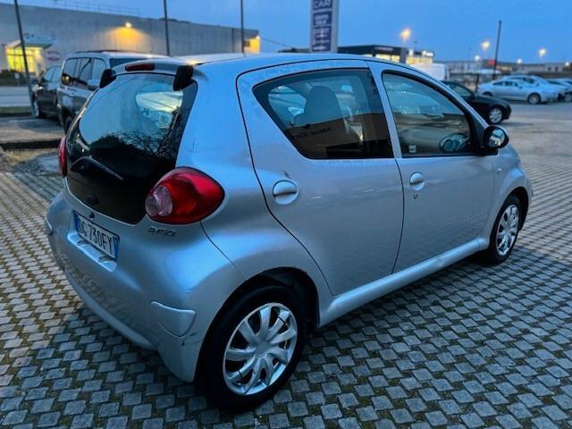 Toyota Aygo 1.0 12V VVT-i 5 porte Sol