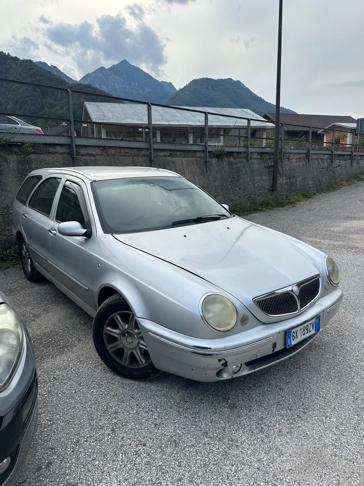 Lancia Lybra 1.9 LEGGI