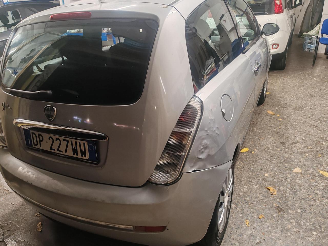 Lancia Ypsilon 3 Porte Ypsilon 1.2 8v Argento