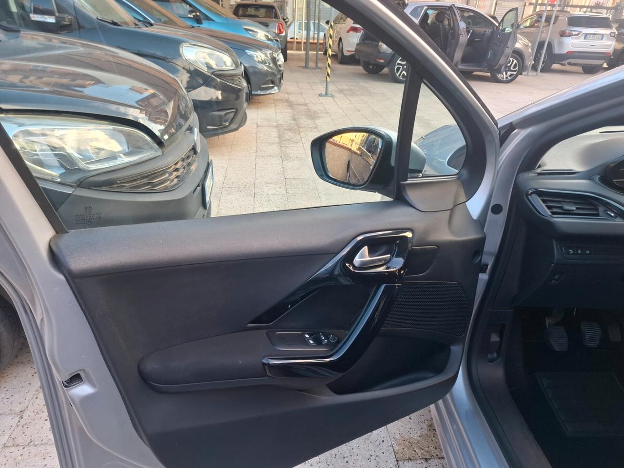 Peugeot 208 - 1.6 HDi Navi|Clima|Sensore 2017