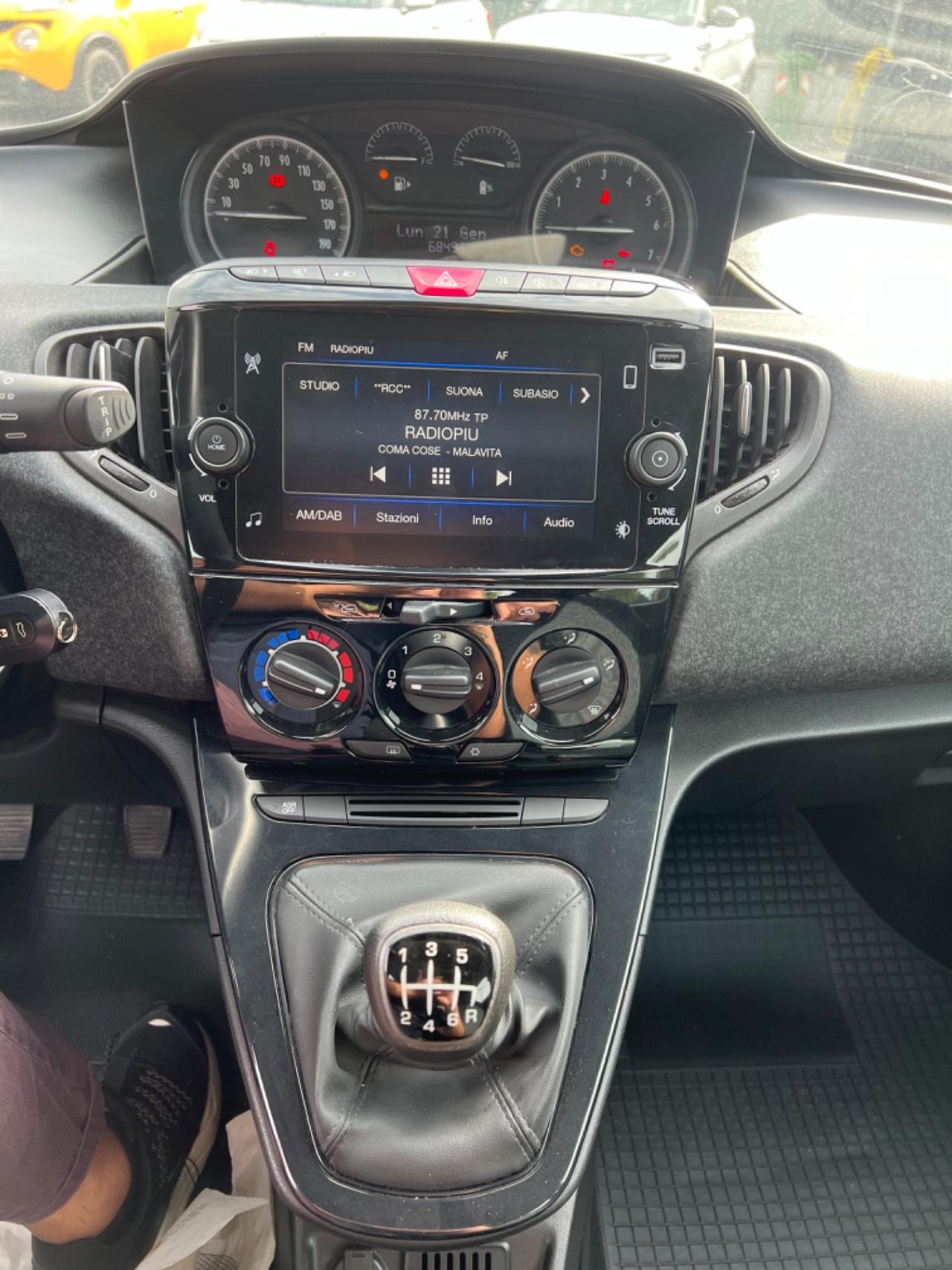 Lancia Ypsilon 1.0 GPL Hybrid Anno 2022