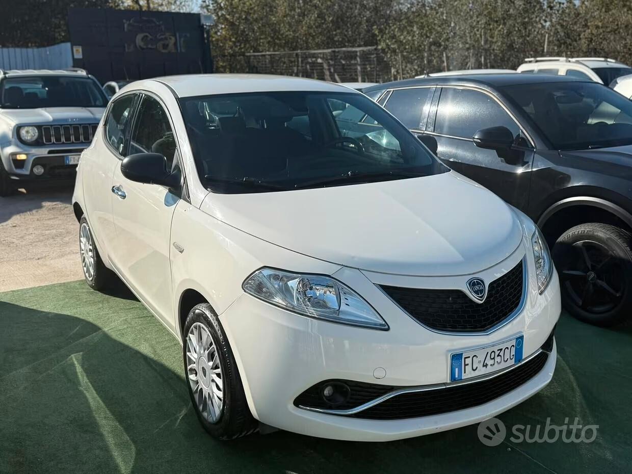 Lancia Ypsilon 2016 GPL di serie