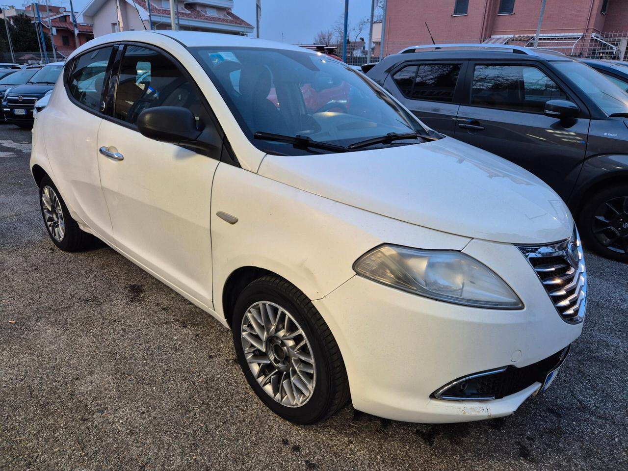 Lancia Ypsilon 1.2 69 CV 5 porte GPL Ecochic Silver