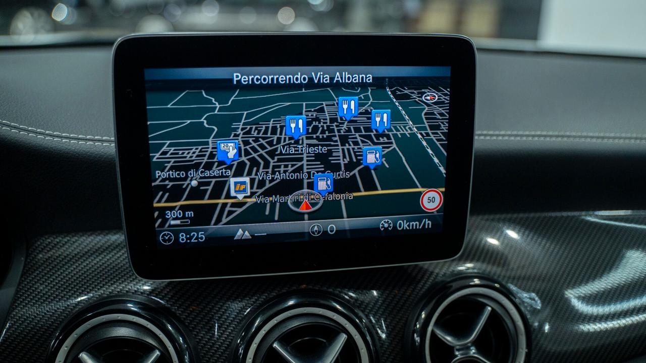 Mercedes-benz GLA 200 D NIGHT EDITION AUTO TETTO CARBONIO NAVI PELLE FULL OPTIONAL