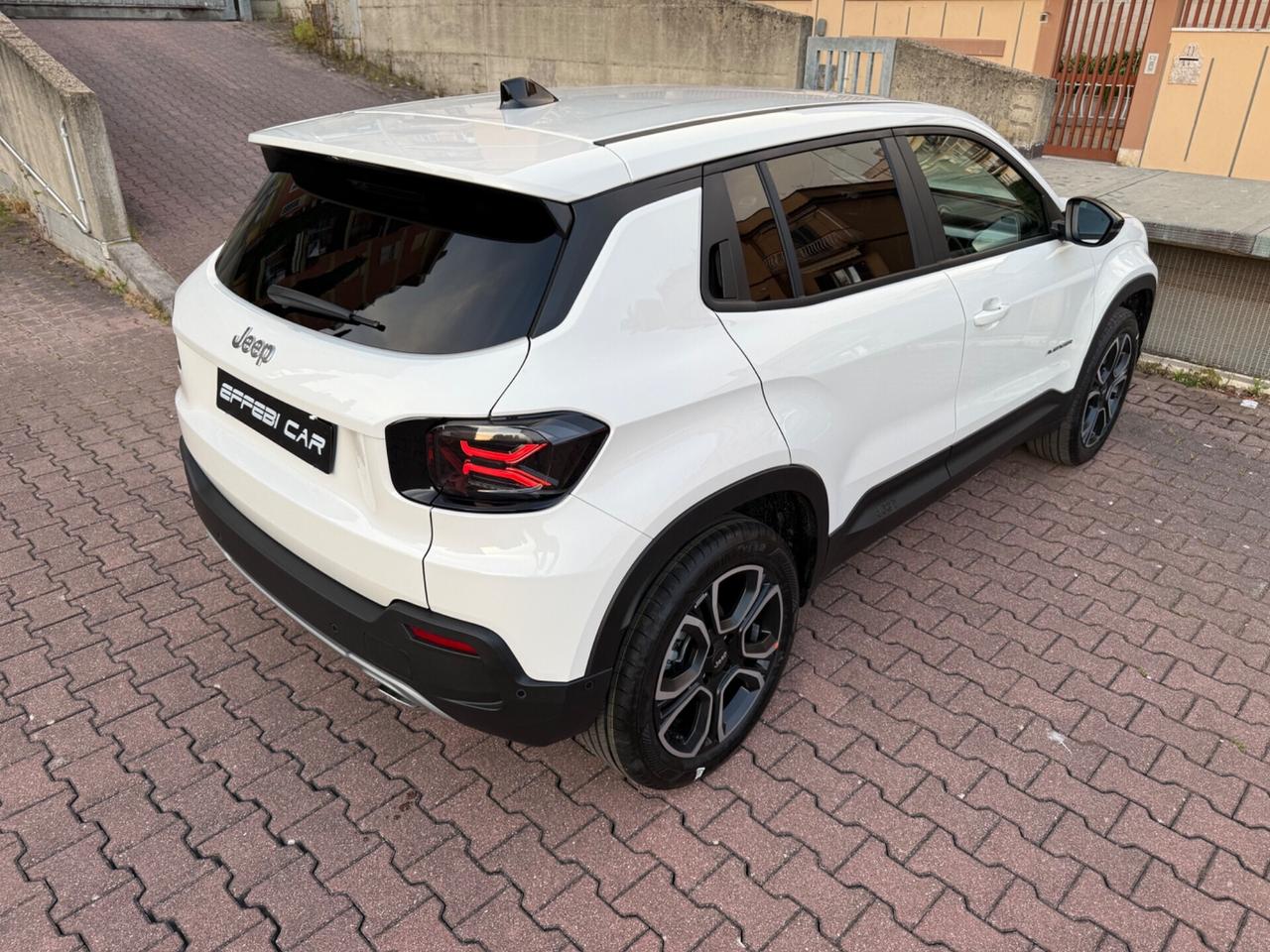 Jeep Avenger 1.2 e-Hybrid 110 cv MHEV Summit