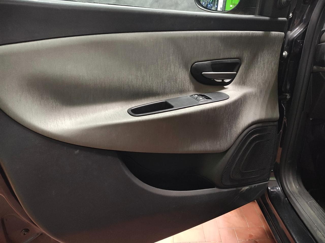 LANCIA YPSILON 1.2 NEOPATENTATI