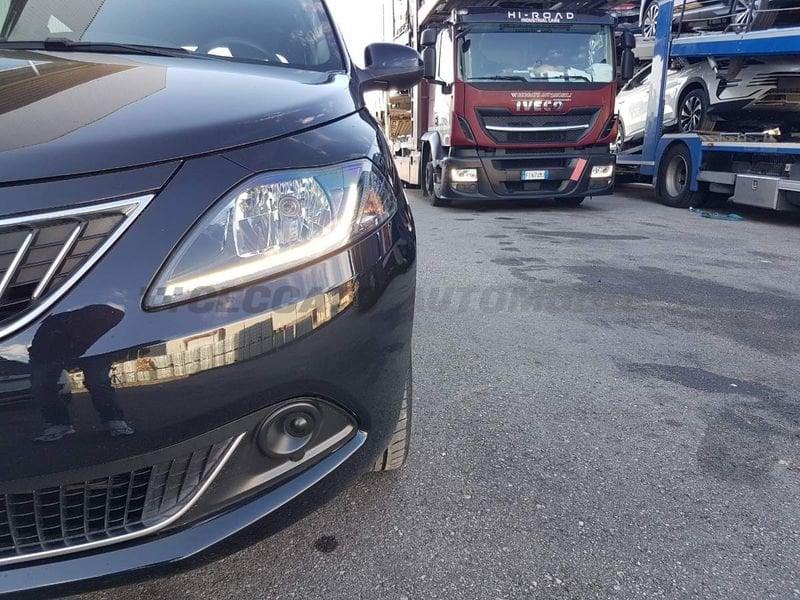 Lancia Ypsilon Ypsilon 1.0 firefly hybrid Silver s&s 70cv