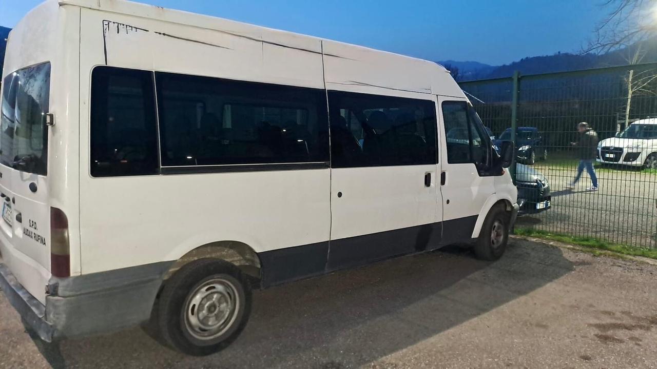 Ford transit 9 posti