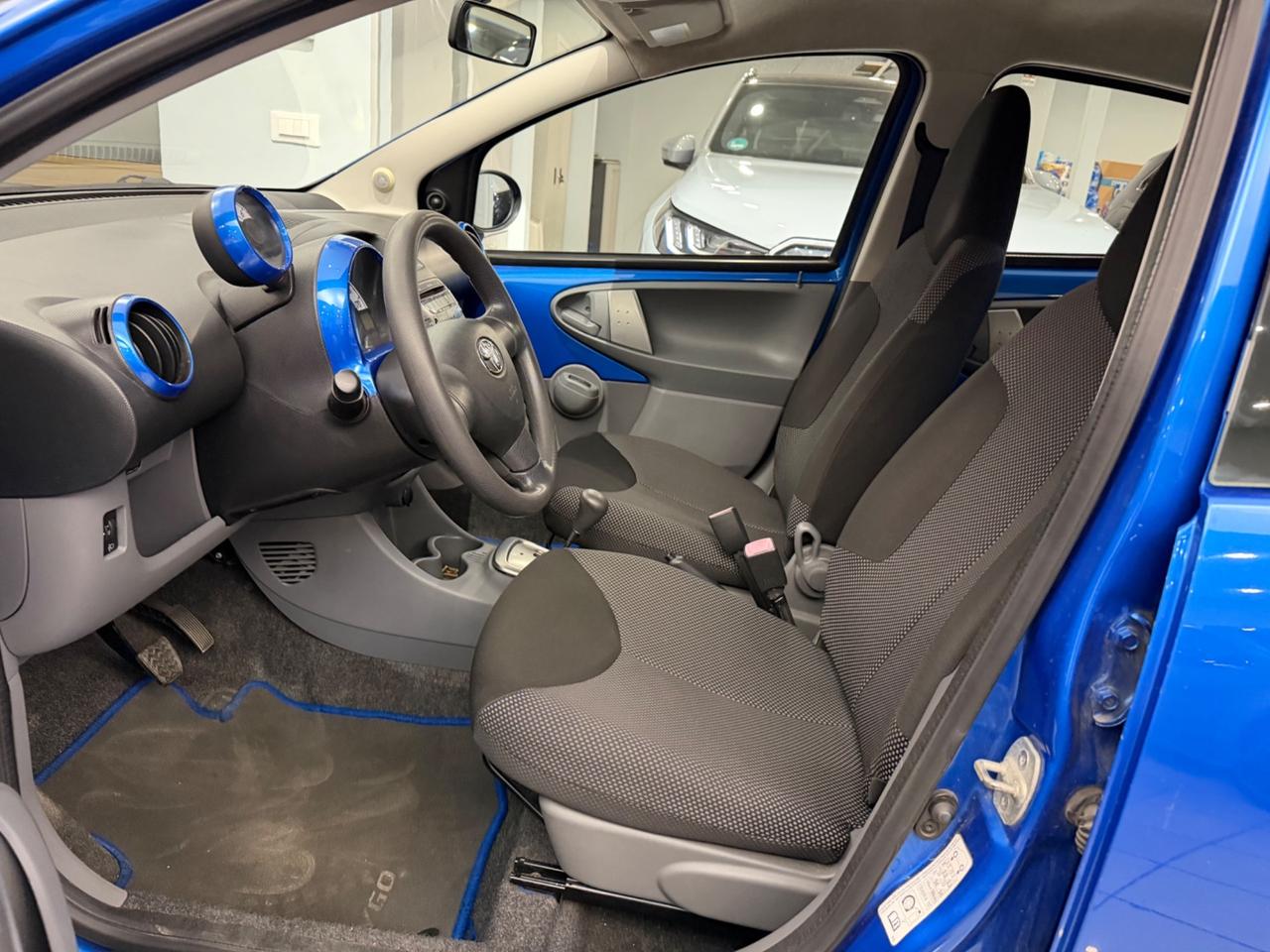 Toyota AYGO 1.0 12V VVT-I 5P M-MT (50 KW) automatica
