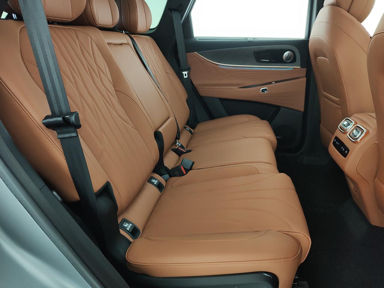 JAECOO JAECOO 8 SHS-P PHEV 1.5TGDI - Trazione AWD DHT3 Exclusive AWD - Interni Cuoio