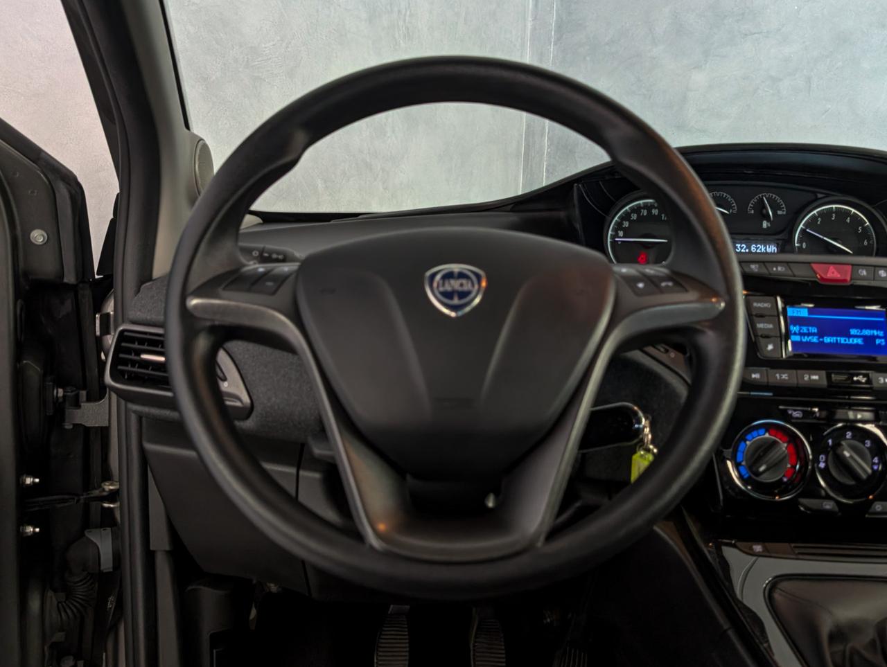 Lancia Ypsilon 1.0 Hybrid 70cv Silver