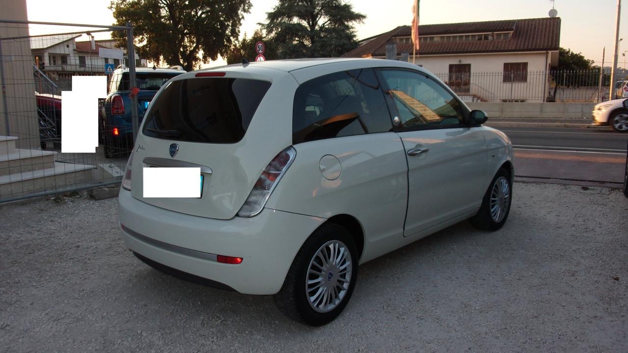 Lancia Ypsilon 1.4 Oro Ecochic GPL