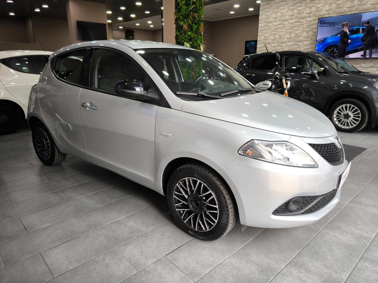 Lancia Ypsilon 1.2 69 CV 5 porte S&S Gold