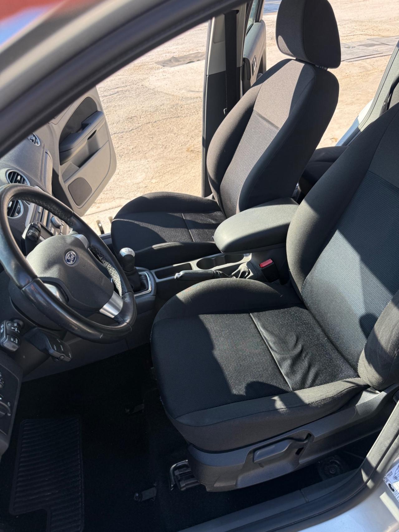 Ford Focus Diesel 1.6 TDCi Neopatentati UNIPROPRIETÀ