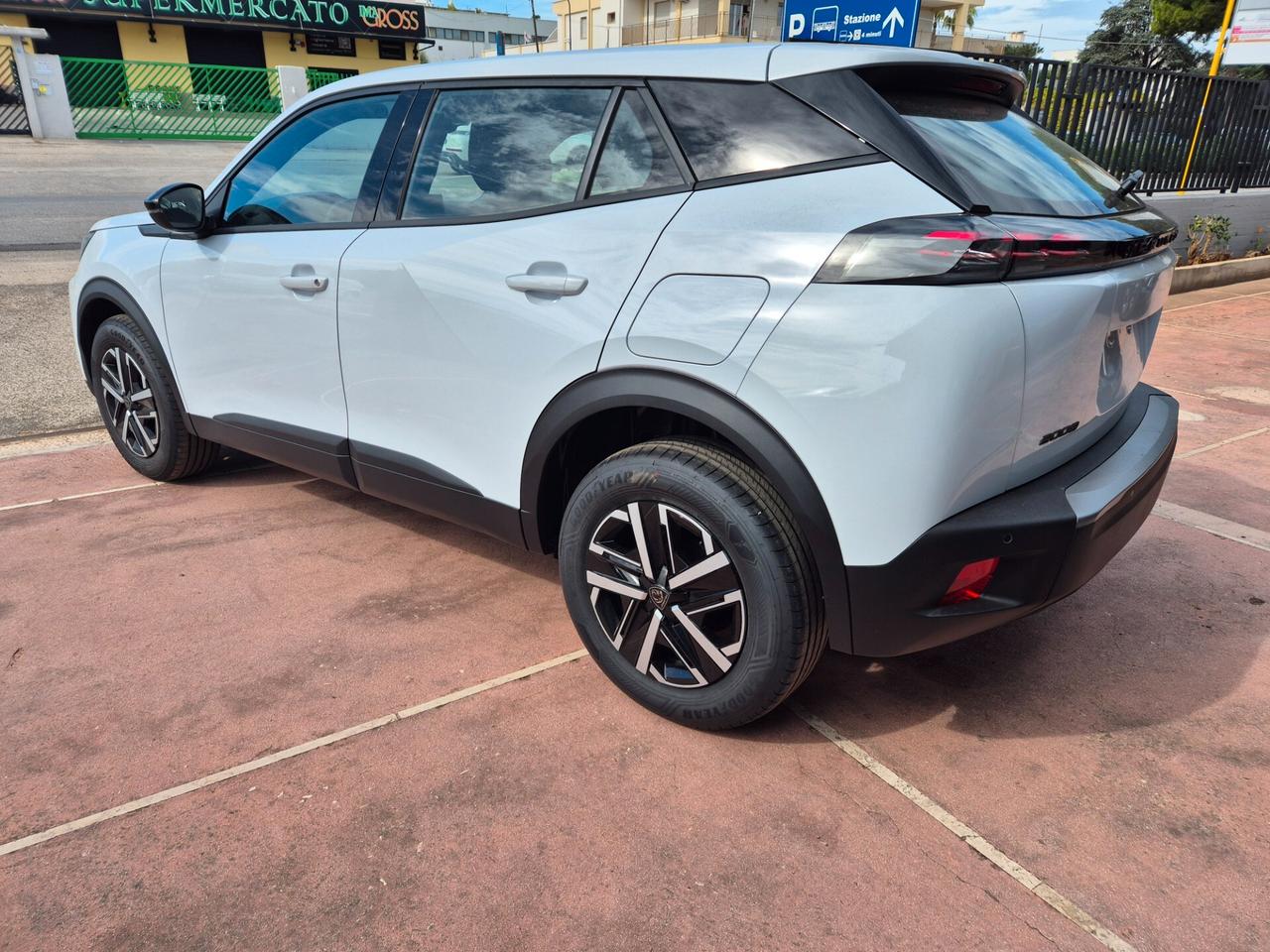 Peugeot 2008 Hybrid 136 e-DCS6 STYLE