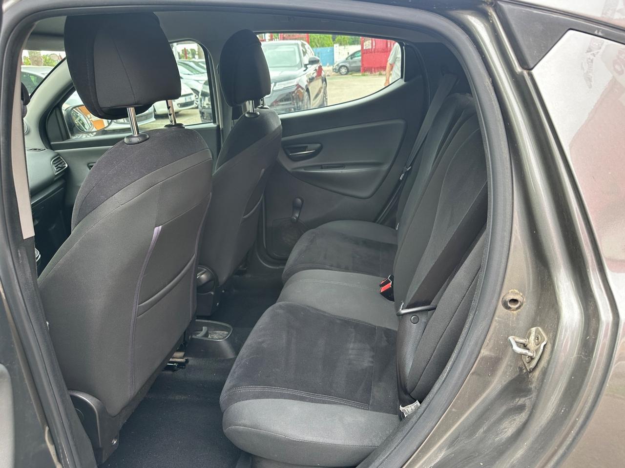 Lancia Ypsilon 0.9 TwinAir 85 CV 5 porte Metano Ecochic Gold