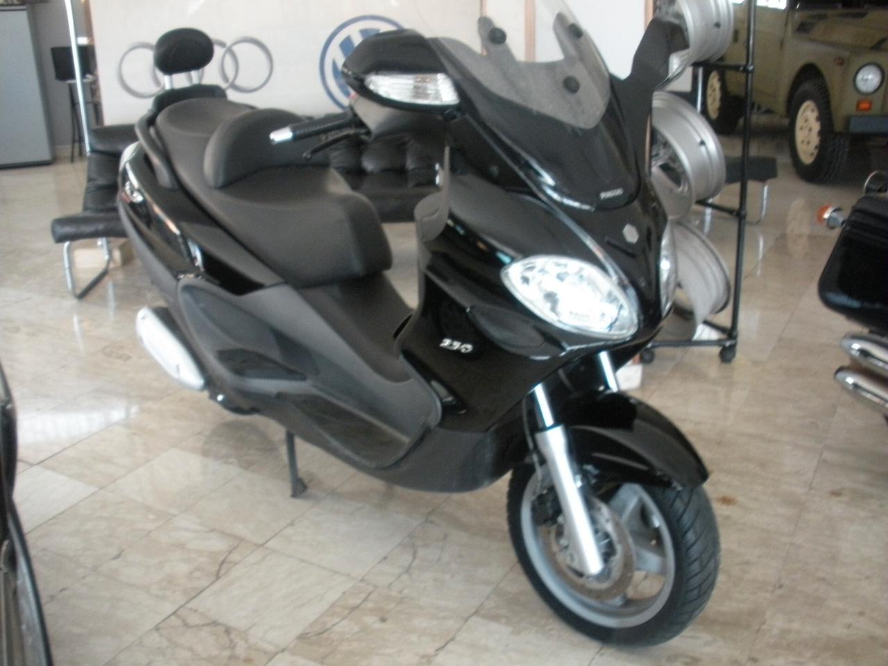 Piaggio X 9 EVOLUTION