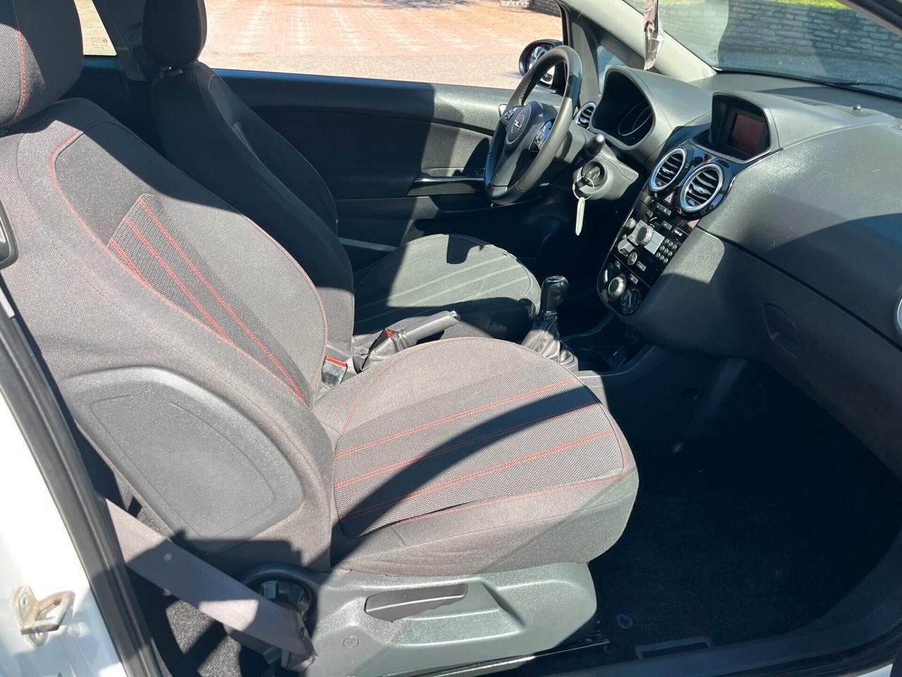 Opel Corsa 1.2 3 porte b-color