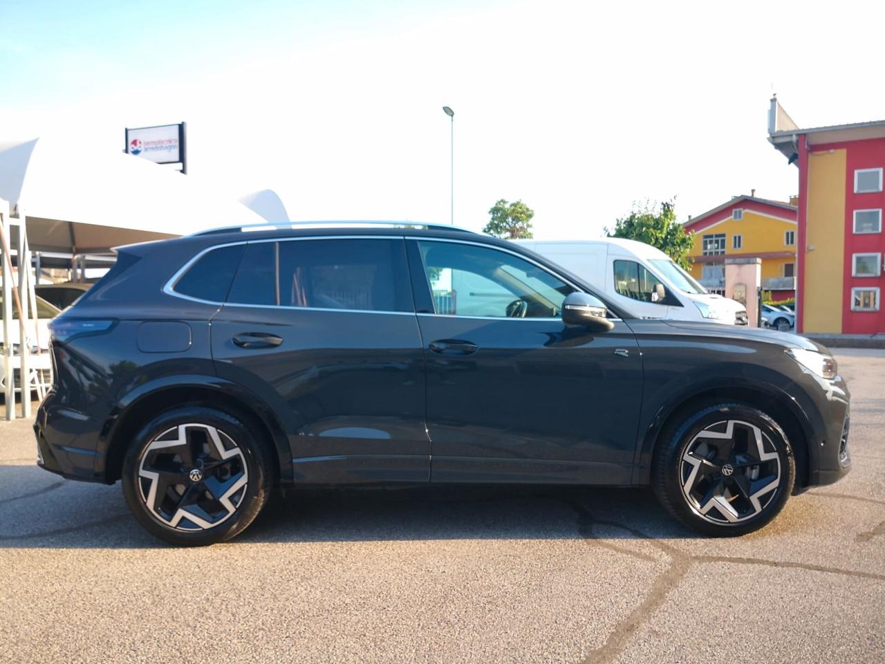 Volkswagen Tiguan 2.0 TDI 150 CV DSG R-Line ***TELECAMERA***SED. MASSAGGIANTI***