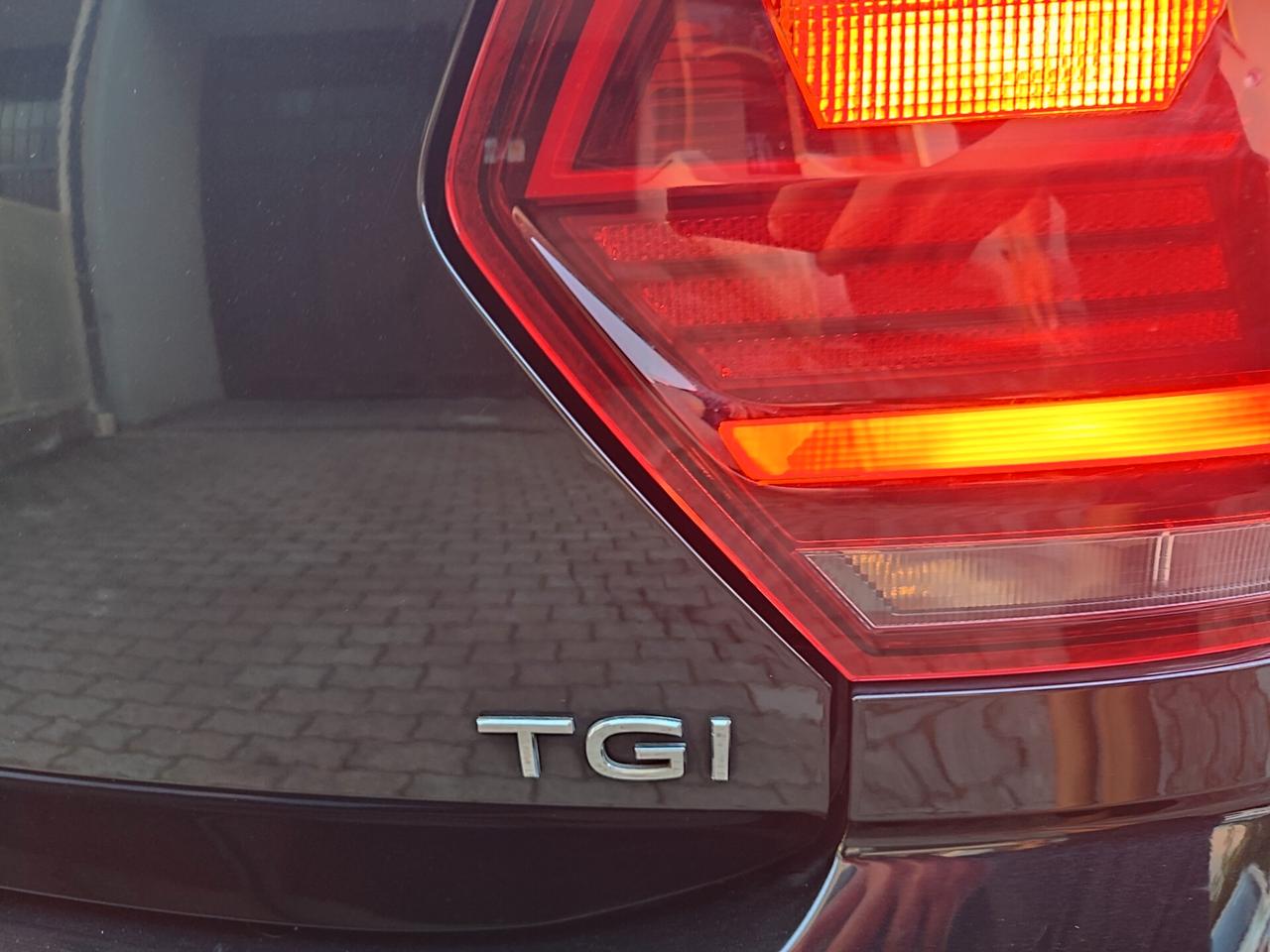 VOLKSWAGEN POLO DEL 2021 TGI A METANO DI CASA