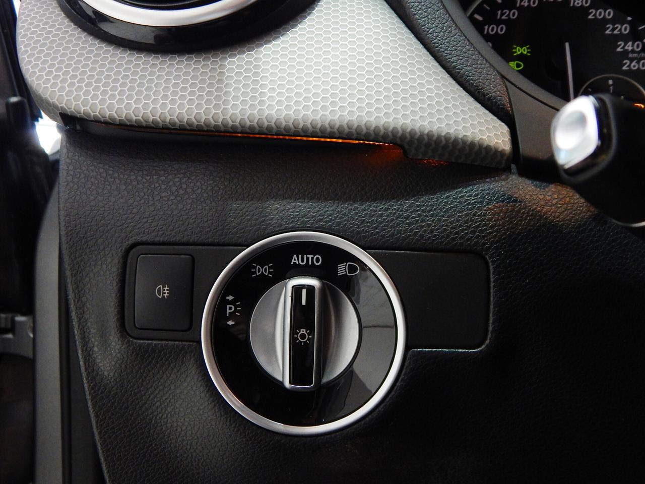 Mercedes-Benz B 180 cdi Executive Aut. NAVI-PELLE-PARK-KAMERA-LED