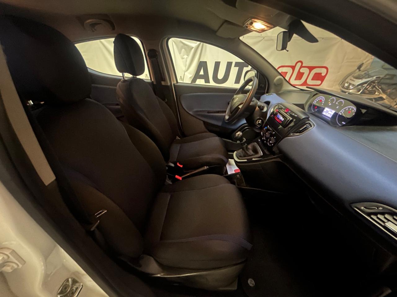 Lancia Ypsilon 1.2 69 CV 5 porte Platinum