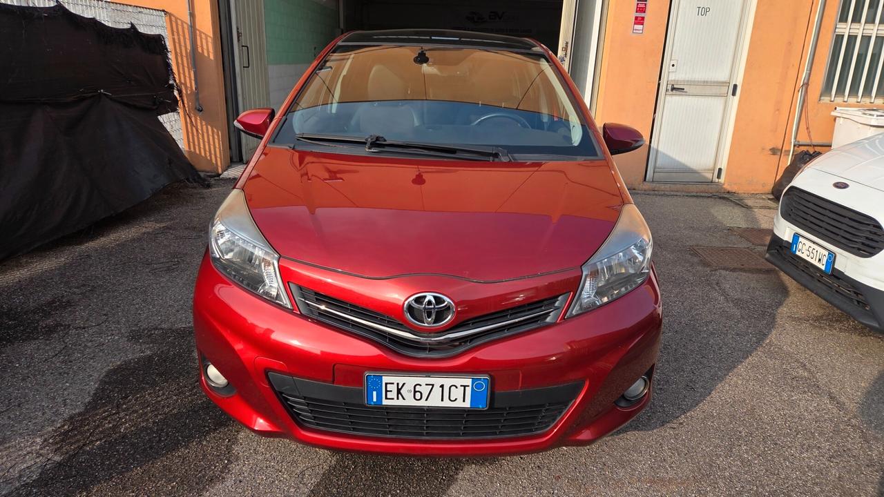 Toyota Yaris 1.3 5 porte Lounge full