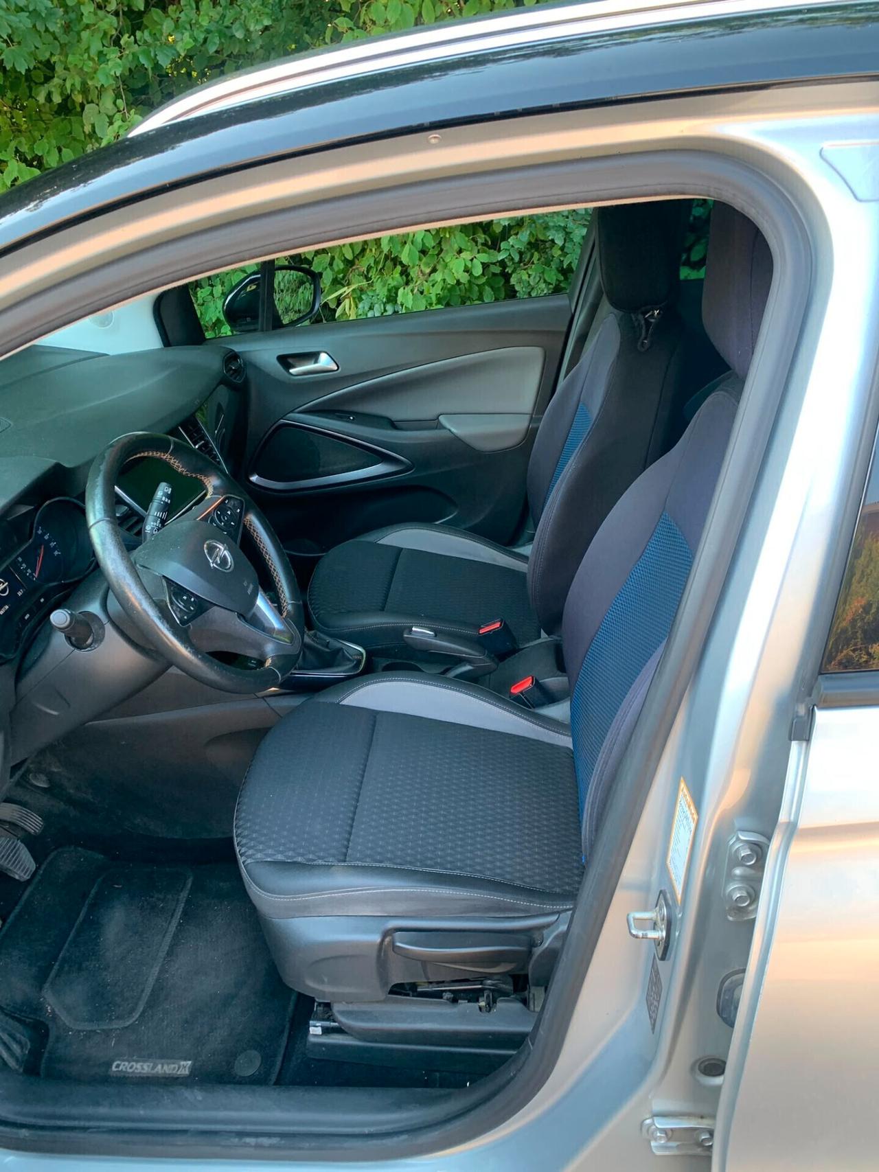 Opel crosland innovation full optional-benzina 1200 cc-solo 63000 km-unico proprietario-tagliandato completamente-suv spazioso e economico