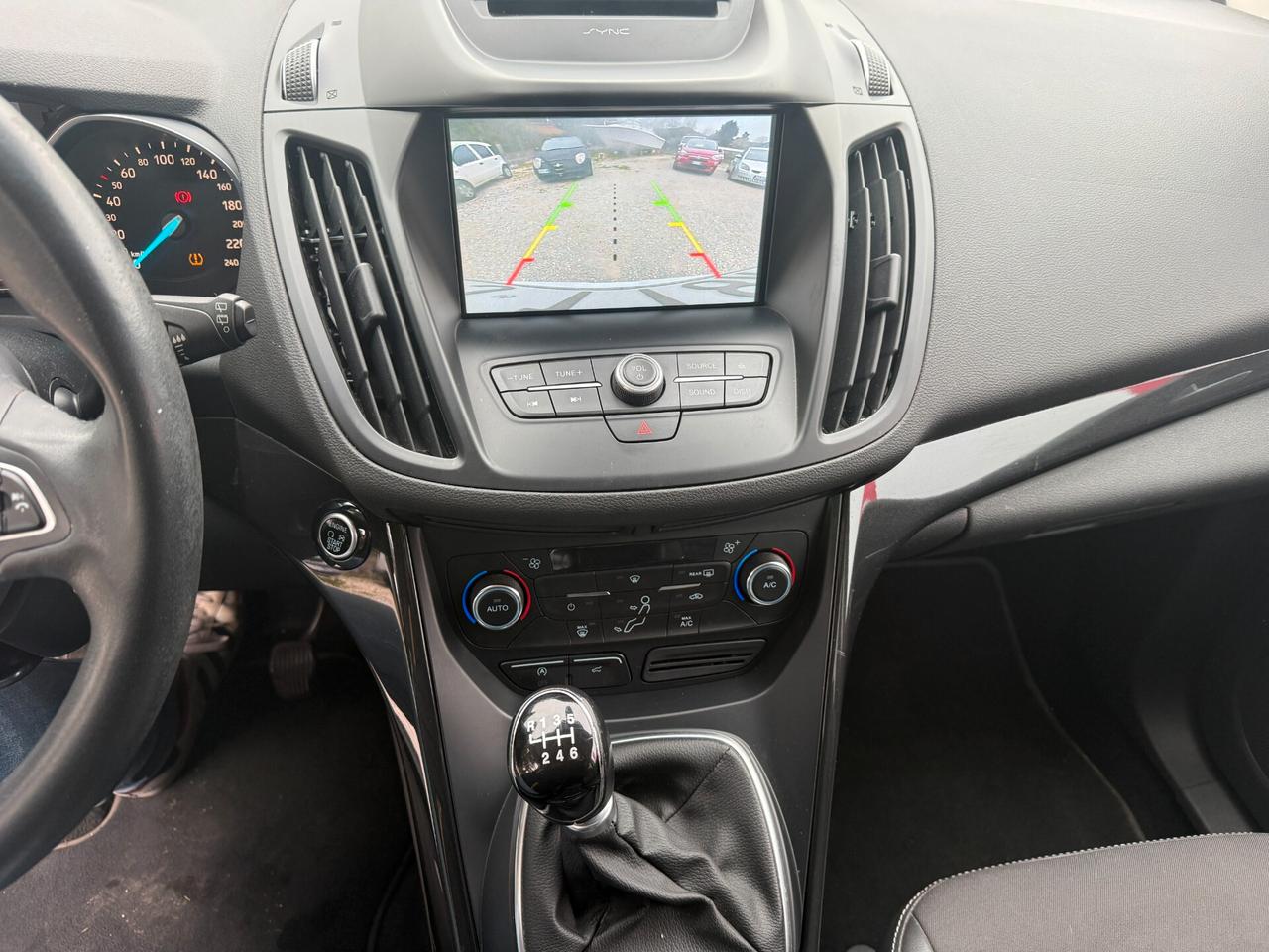 Ford Kuga 1.5 TDCI 120 CV 2WD Titanium 90.000 KM