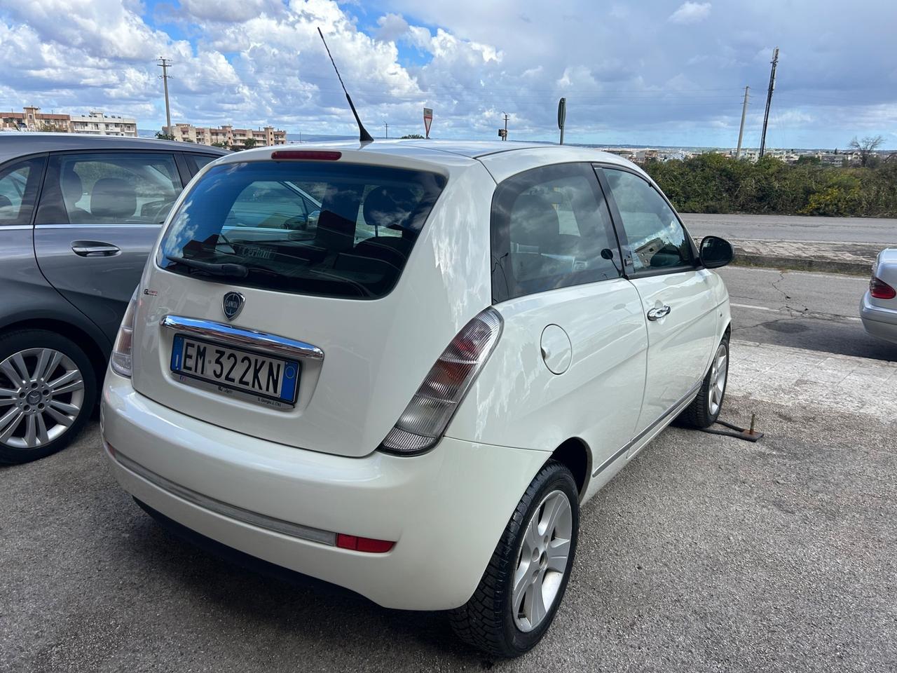Lancia Ypsilon 1.2 69 CV Unyca