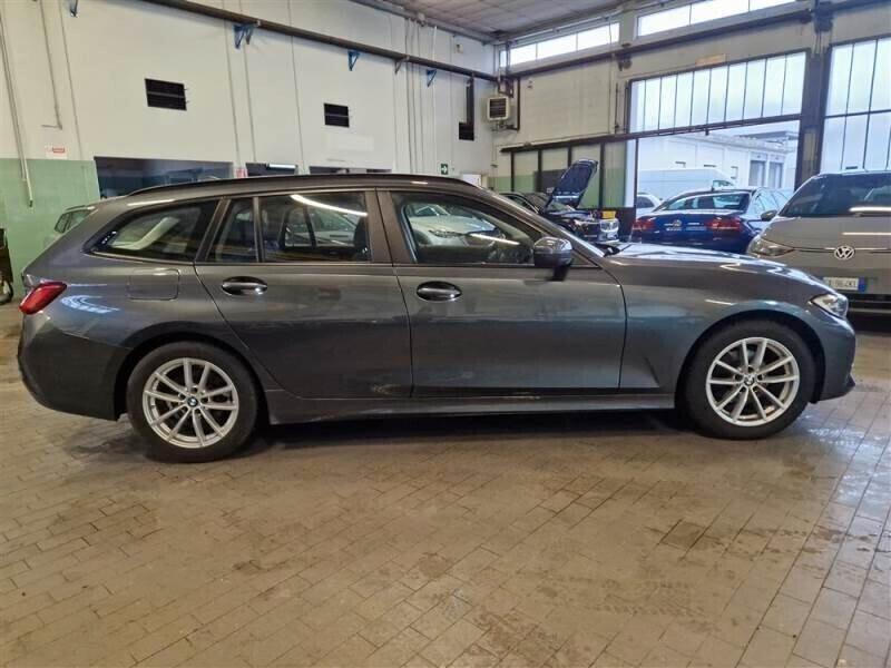 Bmw 318d Touring 150cv Aut. *FULL OPT.* da VETRINA