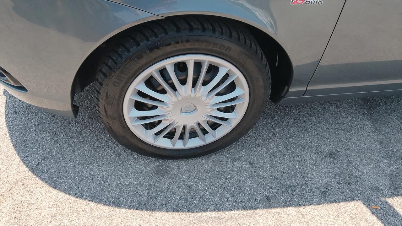 Lancia Ypsilon Lancia y 1.2 benzina neo patentati