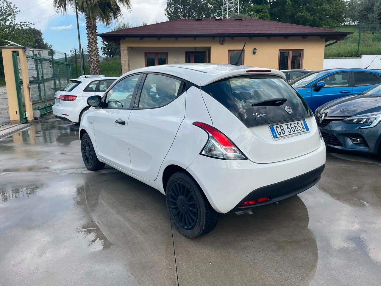 Lancia Ypsilon 1.2 69 CV 5 porte GPL Ecochic Silver