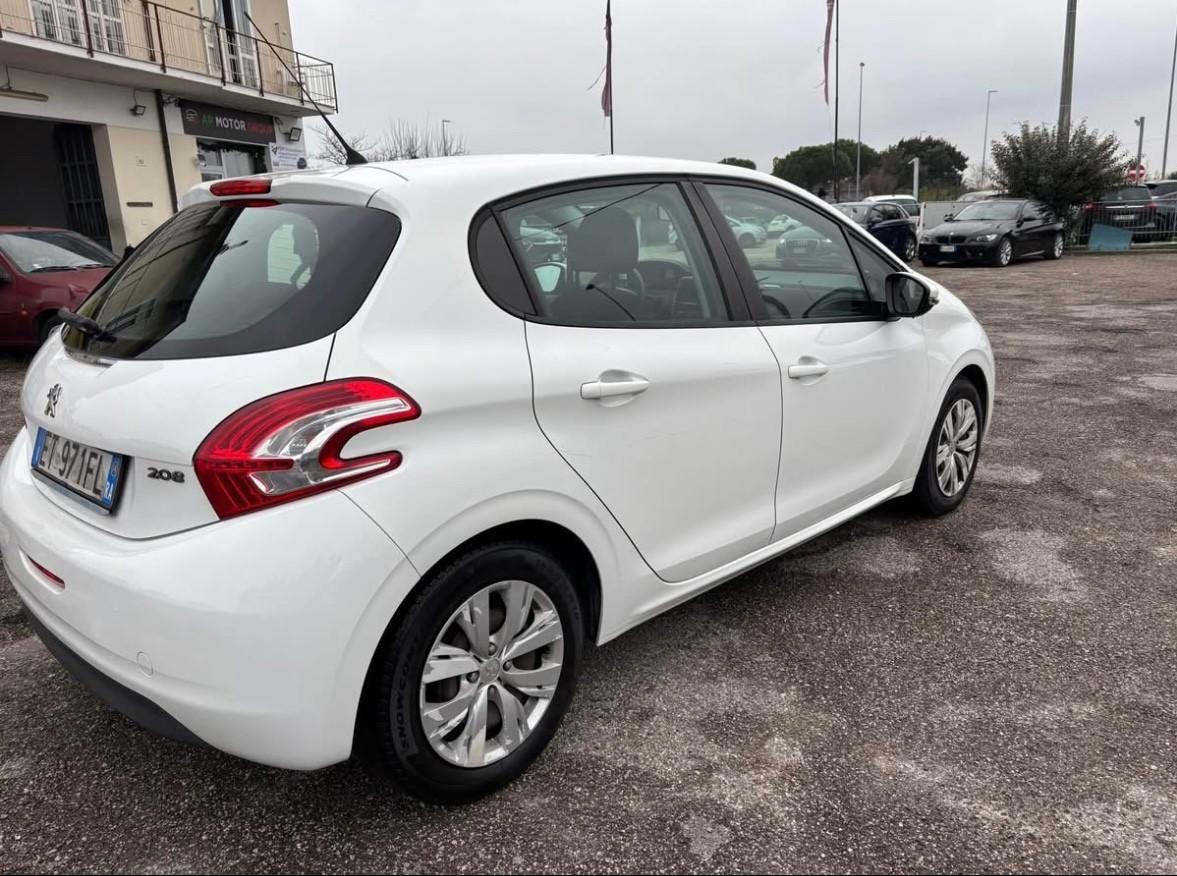 Peugeot 208 1.4 HDi 68 CV 5 porte Allure