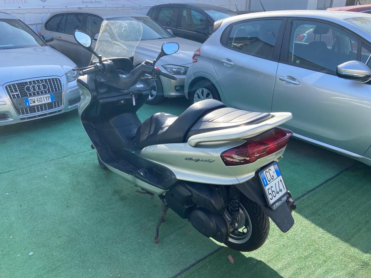Yamaha Majesty 400 Benzina