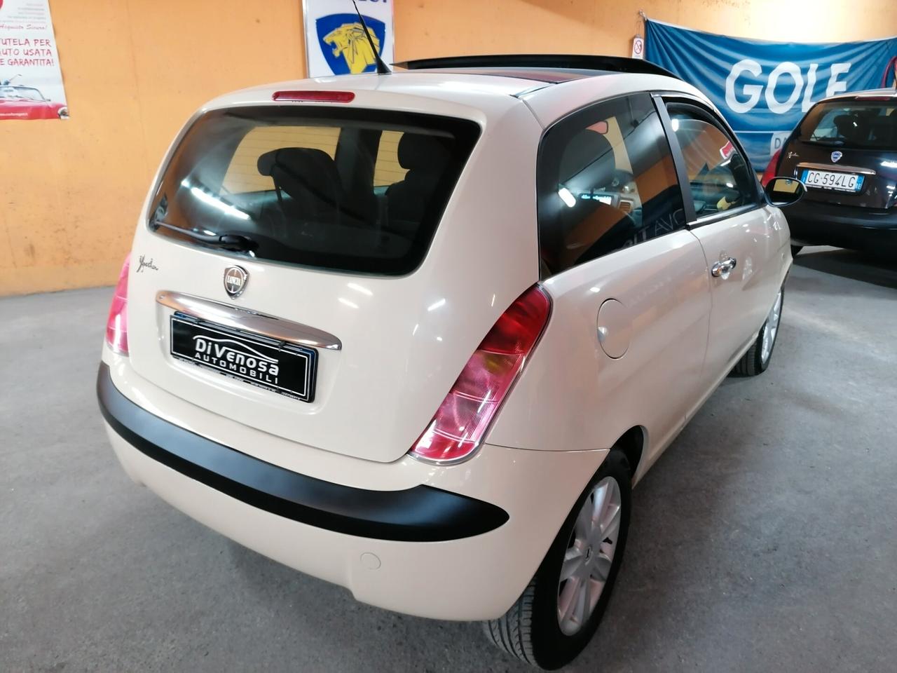 Lancia Ypsilon 1.4 16V Platino