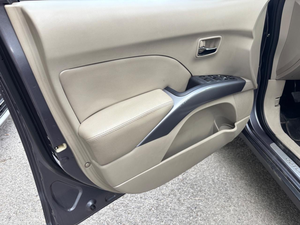 Mitsubishi Outlander 2.2 DI-D 7 posti 4x4