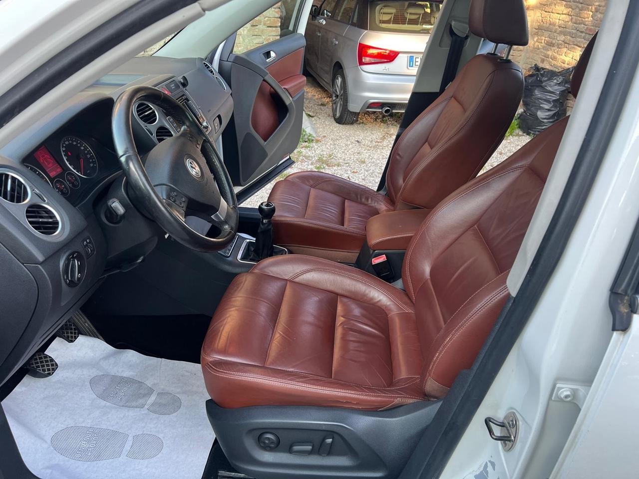 Volkswagen Tiguan 2.0 16V TDI DPF Sport & Style (18°)