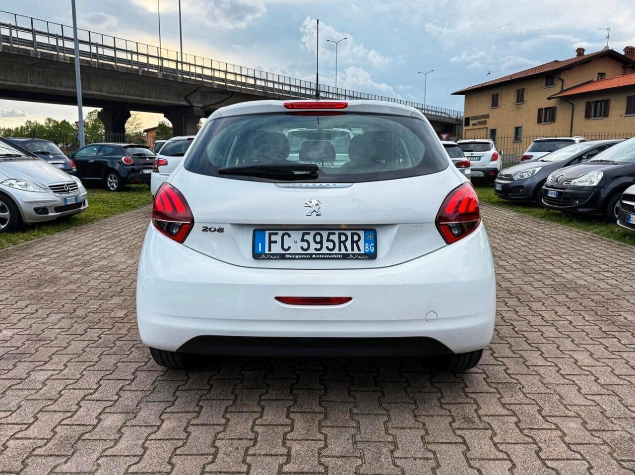 Peugeot 208 1.4 HDi 68 CV 5 porte OK NEOPATENTATI