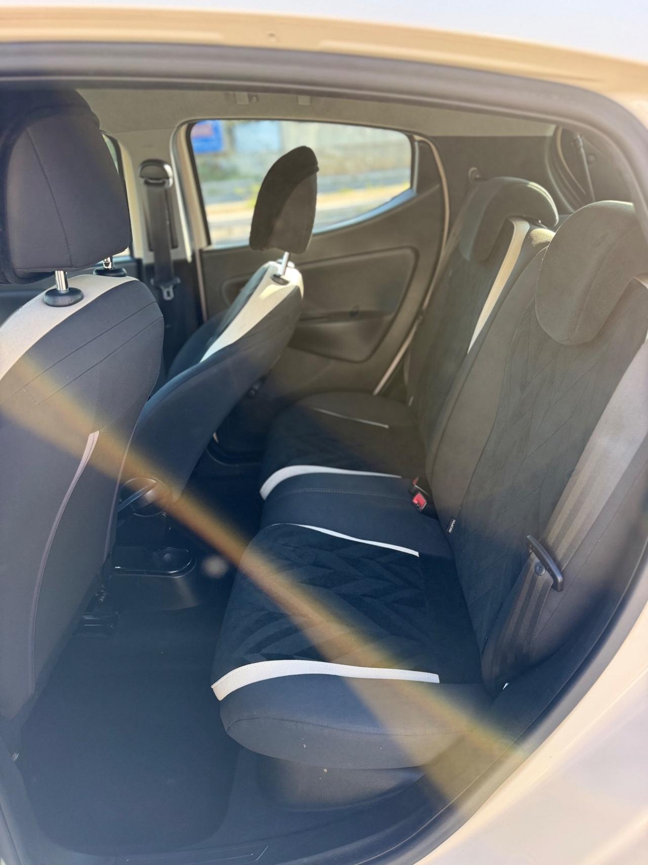 Lancia Ypsilon 1.2 69 CV 5 porte GPL Ecochic Silver