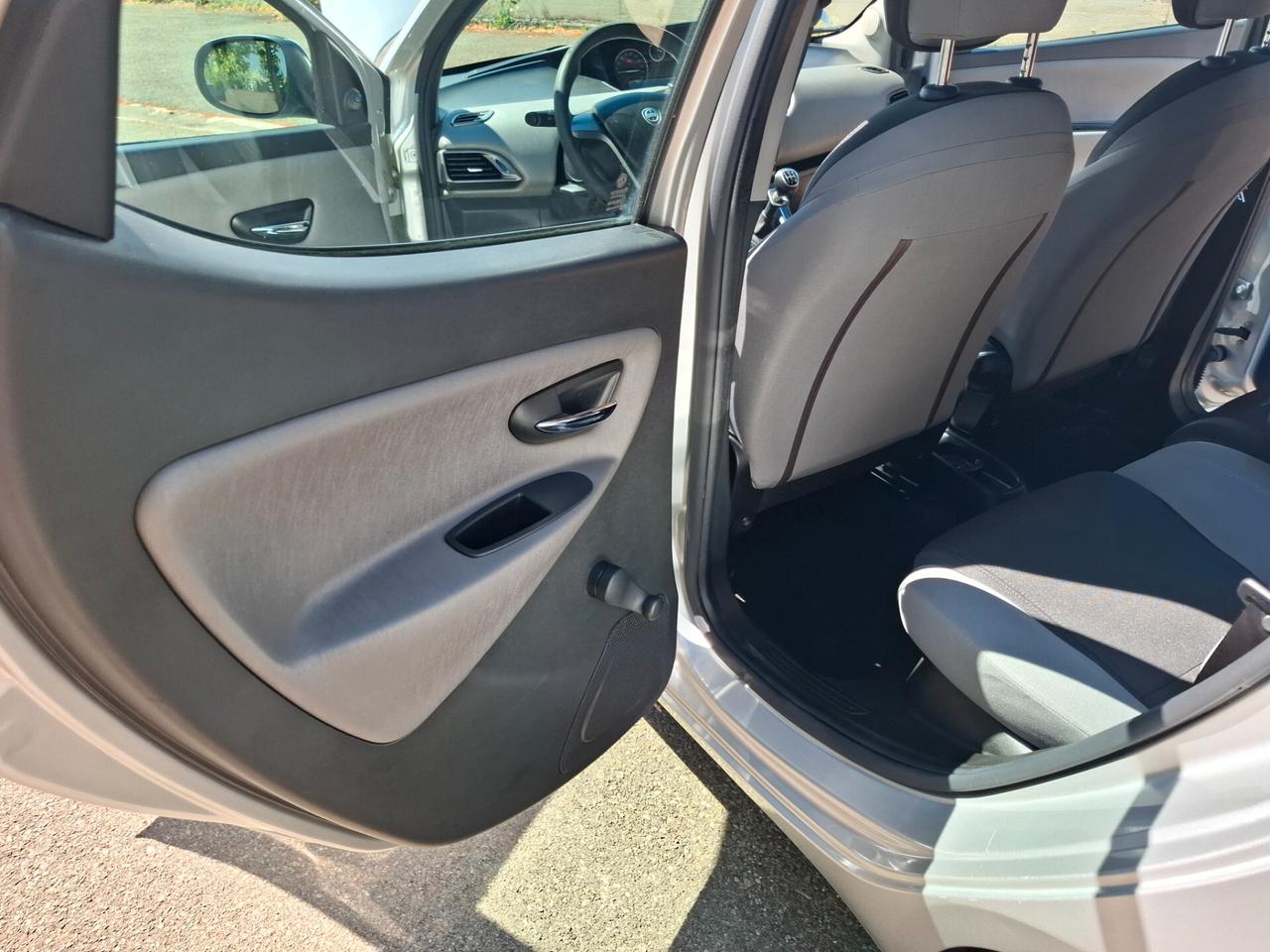 Lancia Ypsilon 1.2 69 CV 5 porte S&S Platinum
