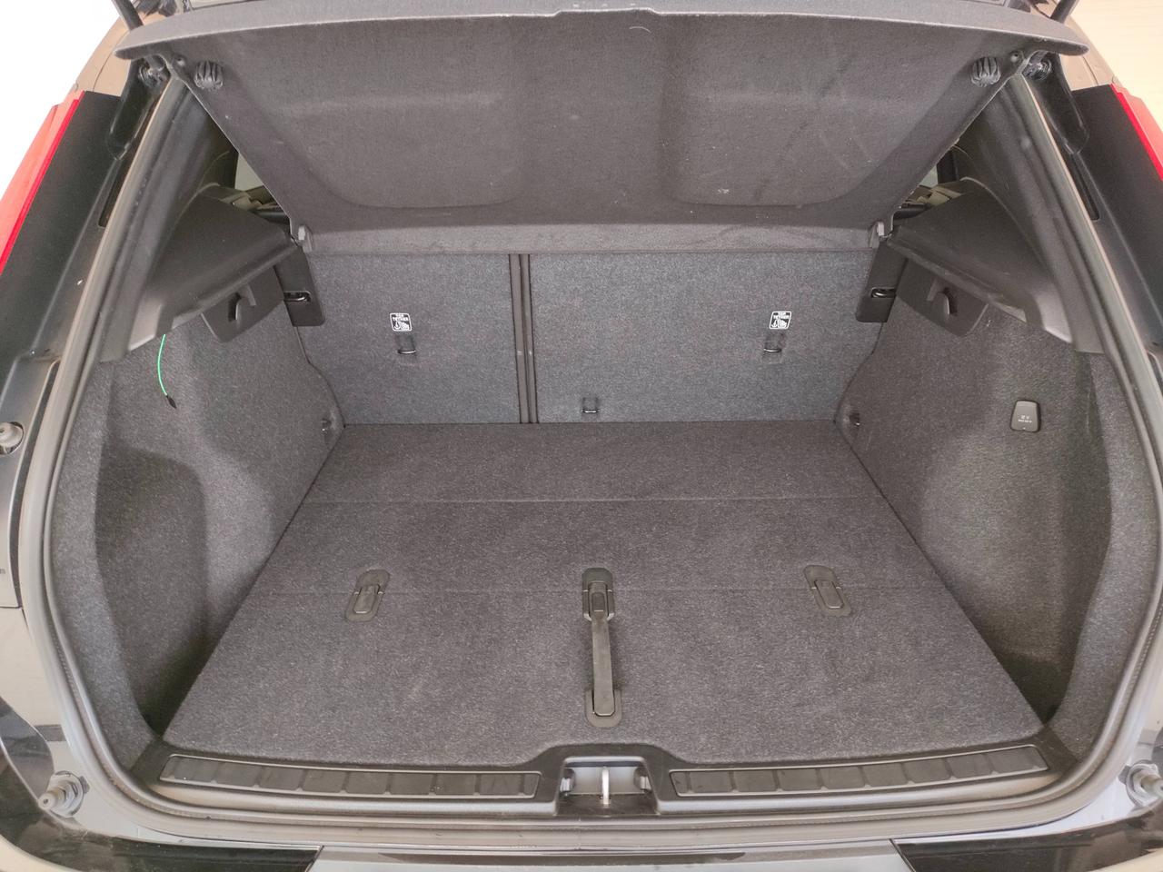 VOLVO XC40 2023 - XC40 2.0 b3 Essential auto