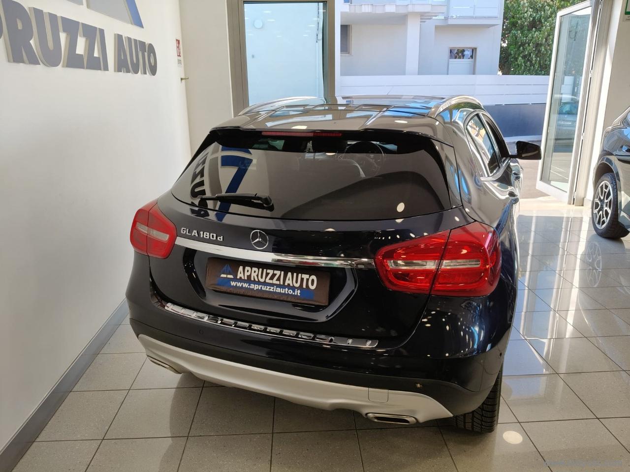 MERCEDES-BENZ GLA 180 d Automatic Sport