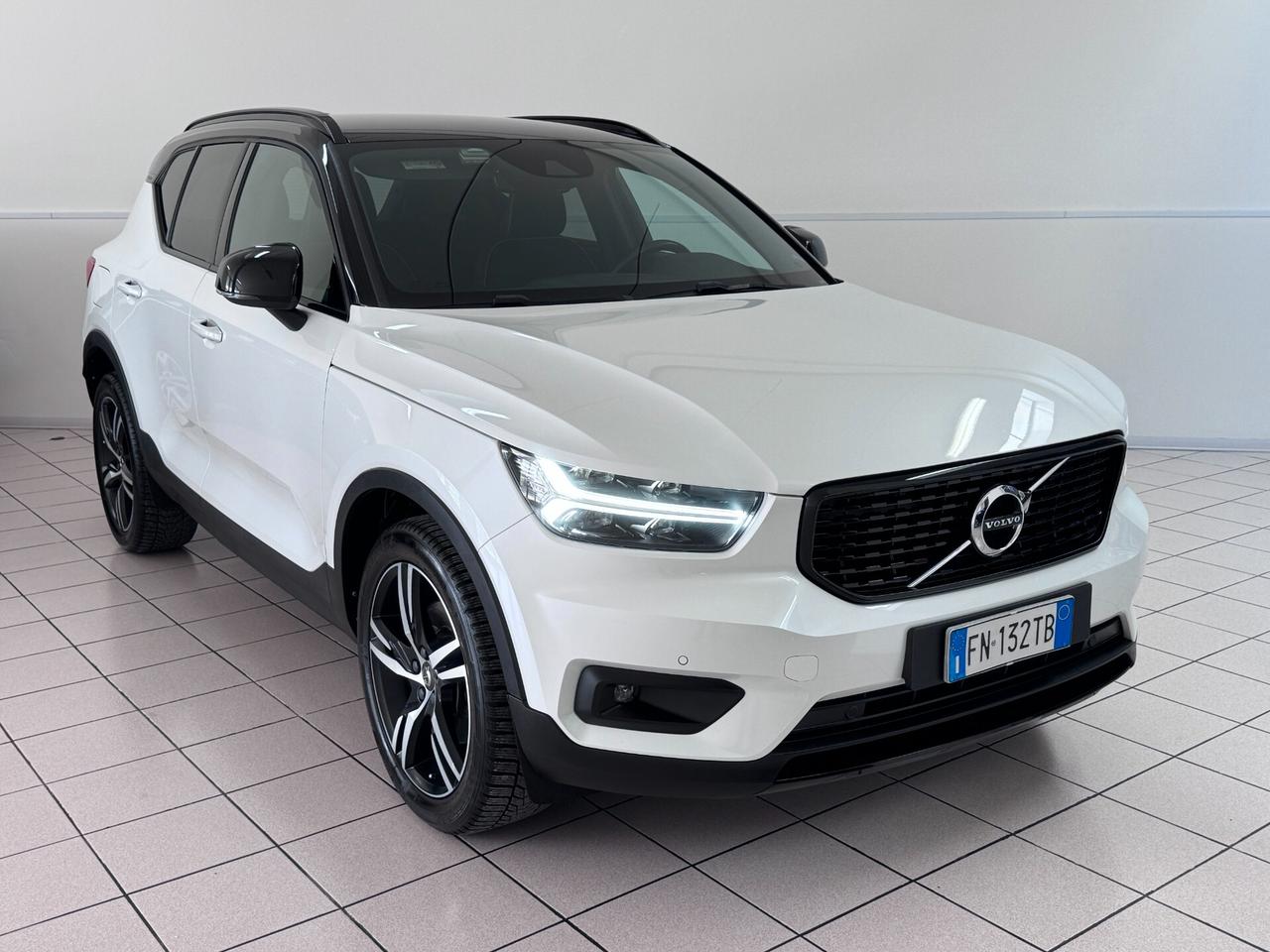 VOLVO XC40 2.0D 190cv GEARTRONIC 4WD R-DESIGN
