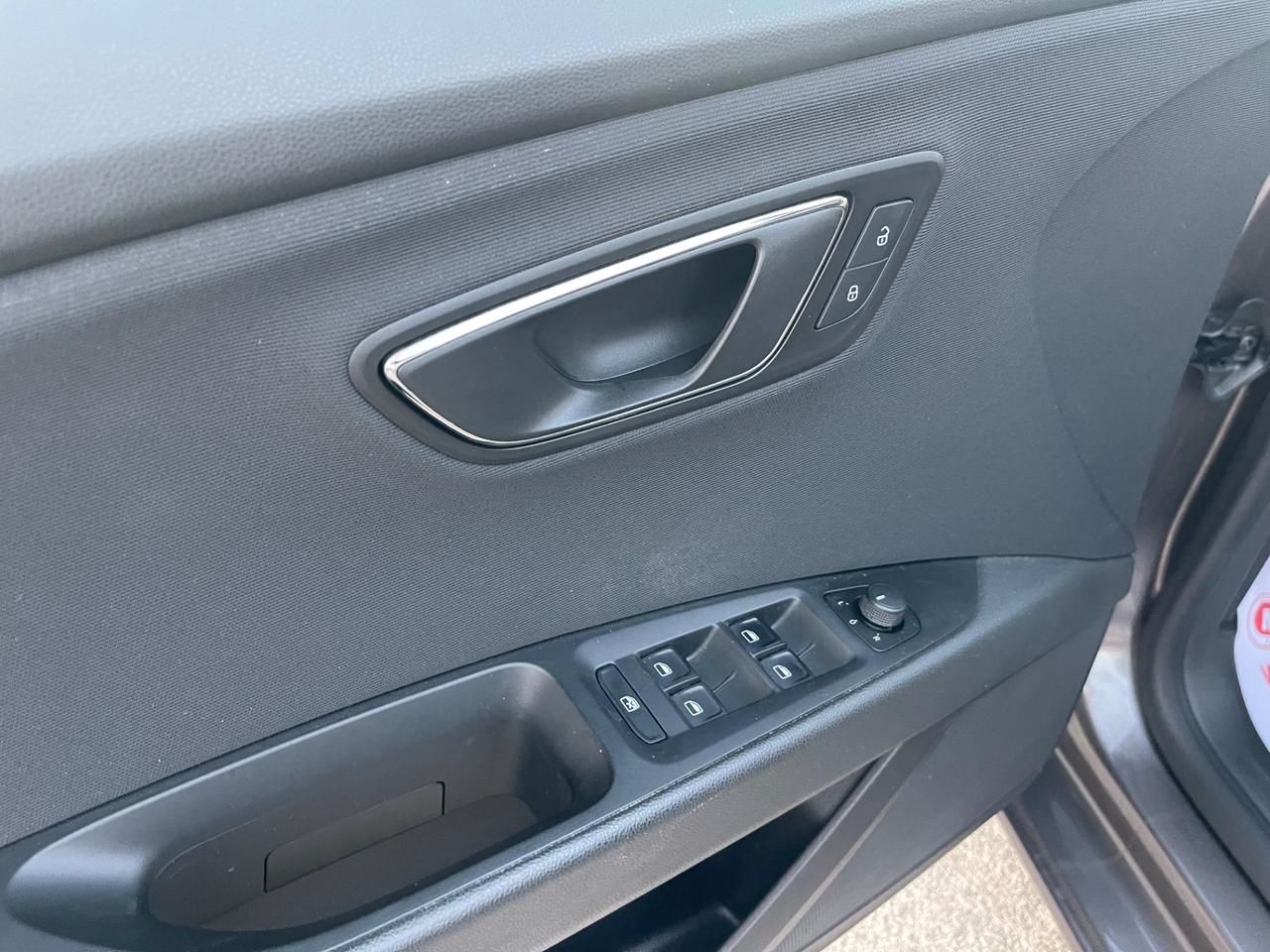 SEAT LEON 1.6 TDI 105CV BERLINA FULL NAVI MY15