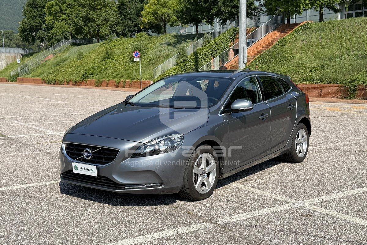VOLVO V40 D3 Momentum