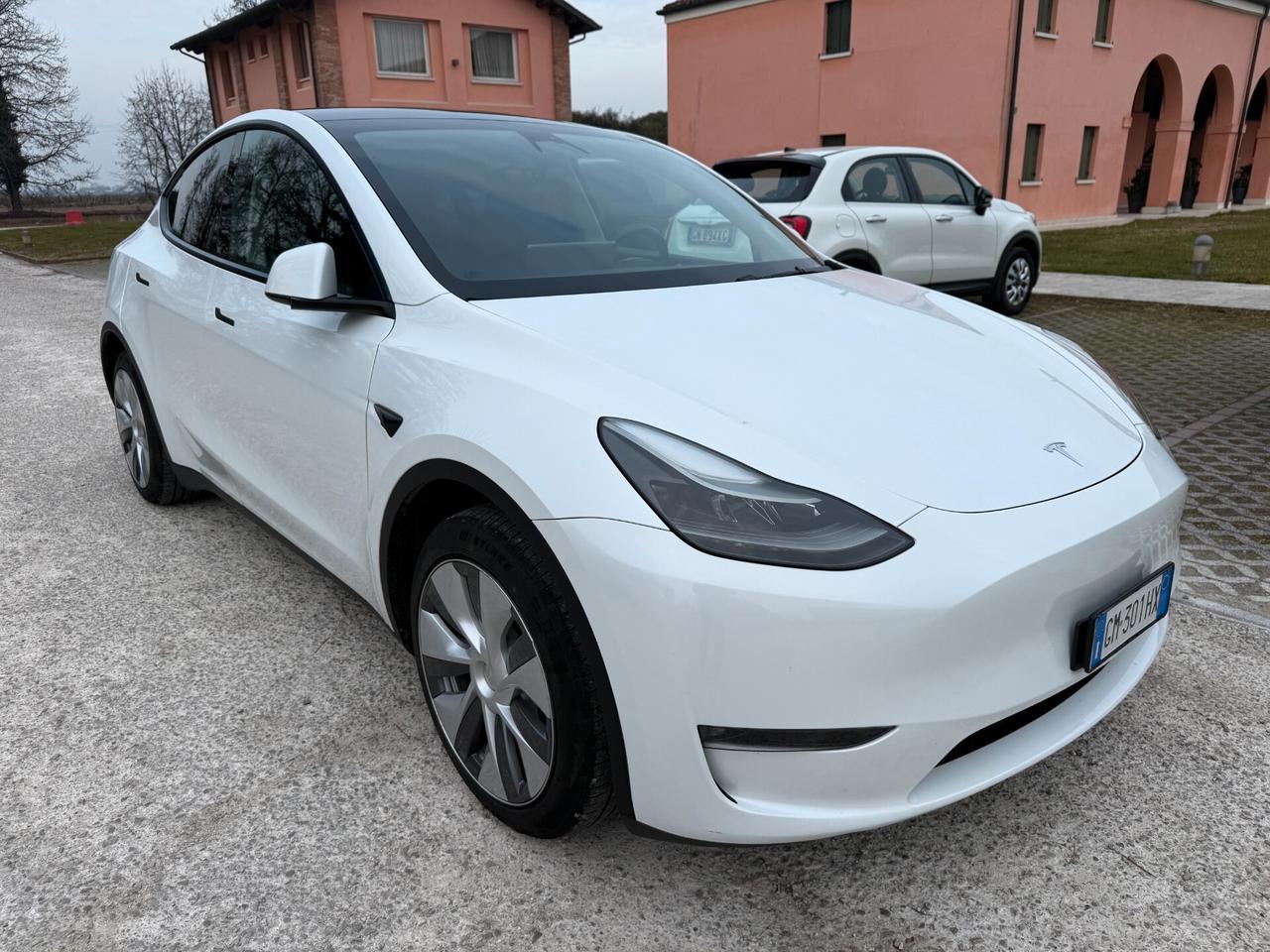 Tesla Model Y Long Range AWD