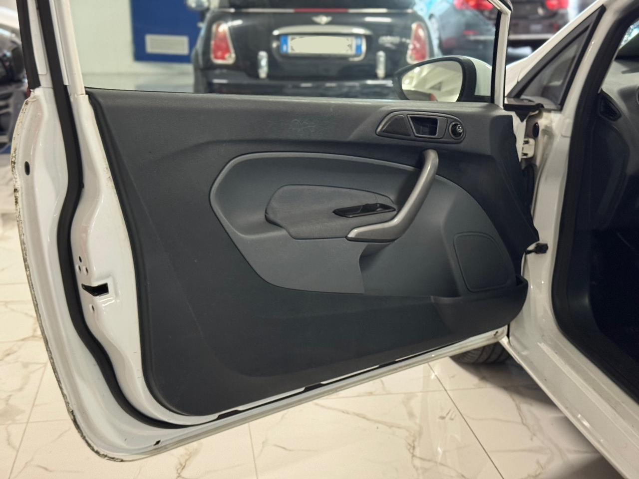 Ford Fiesta 1.2 neopatentati REGENERED CAR