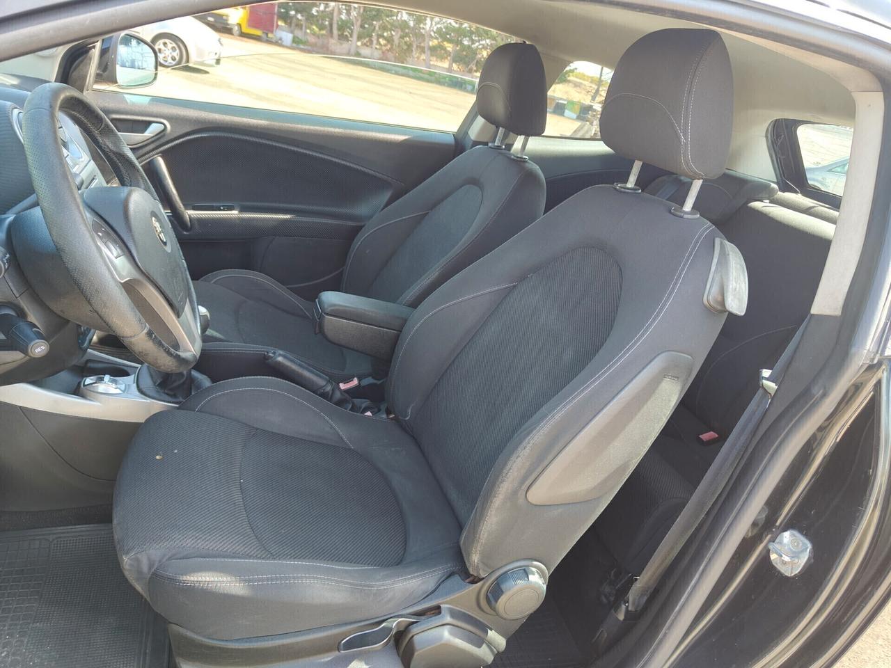 Alfa Romeo MiTo 1.3 JTDm-2 Distinctive Sport Pack 2011